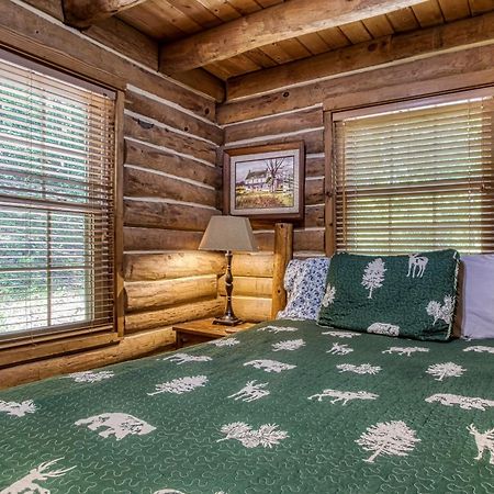 Very Private, Real Log Cabin With Hot Tub! Sevierville Bagian luar foto