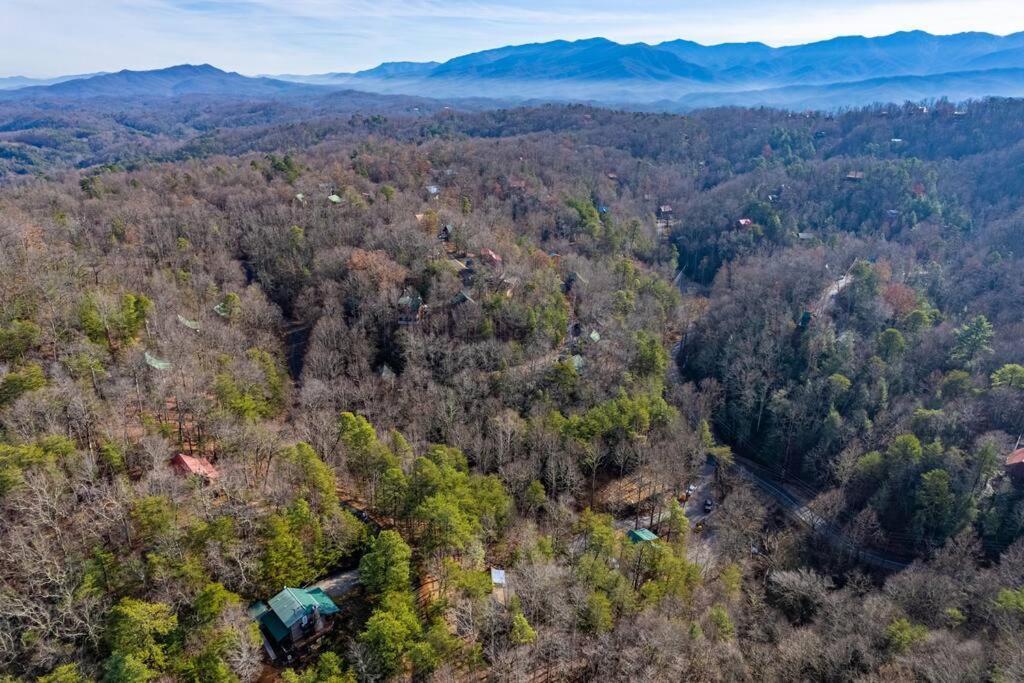 Very Private, Real Log Cabin With Hot Tub! Sevierville Bagian luar foto