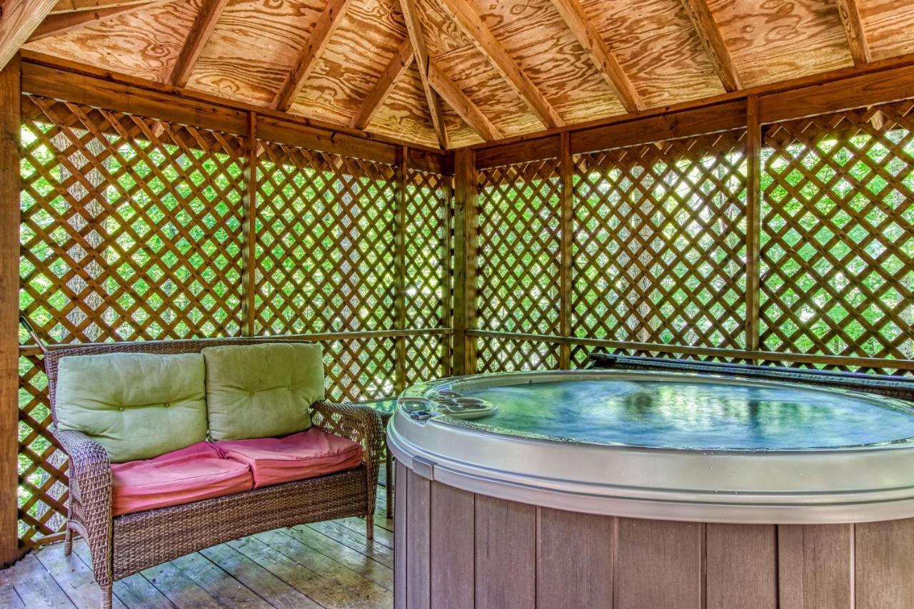 Very Private, Real Log Cabin With Hot Tub! Sevierville Bagian luar foto