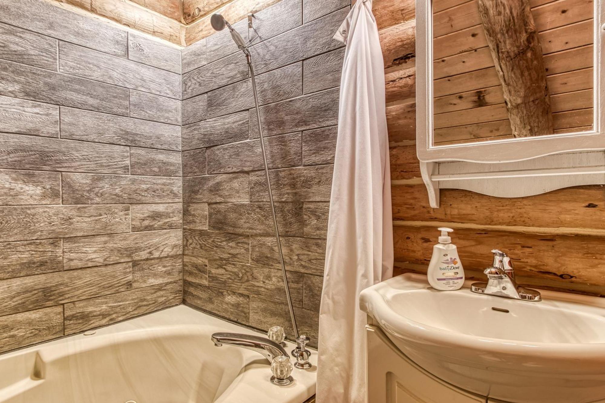 Very Private, Real Log Cabin With Hot Tub! Sevierville Bagian luar foto