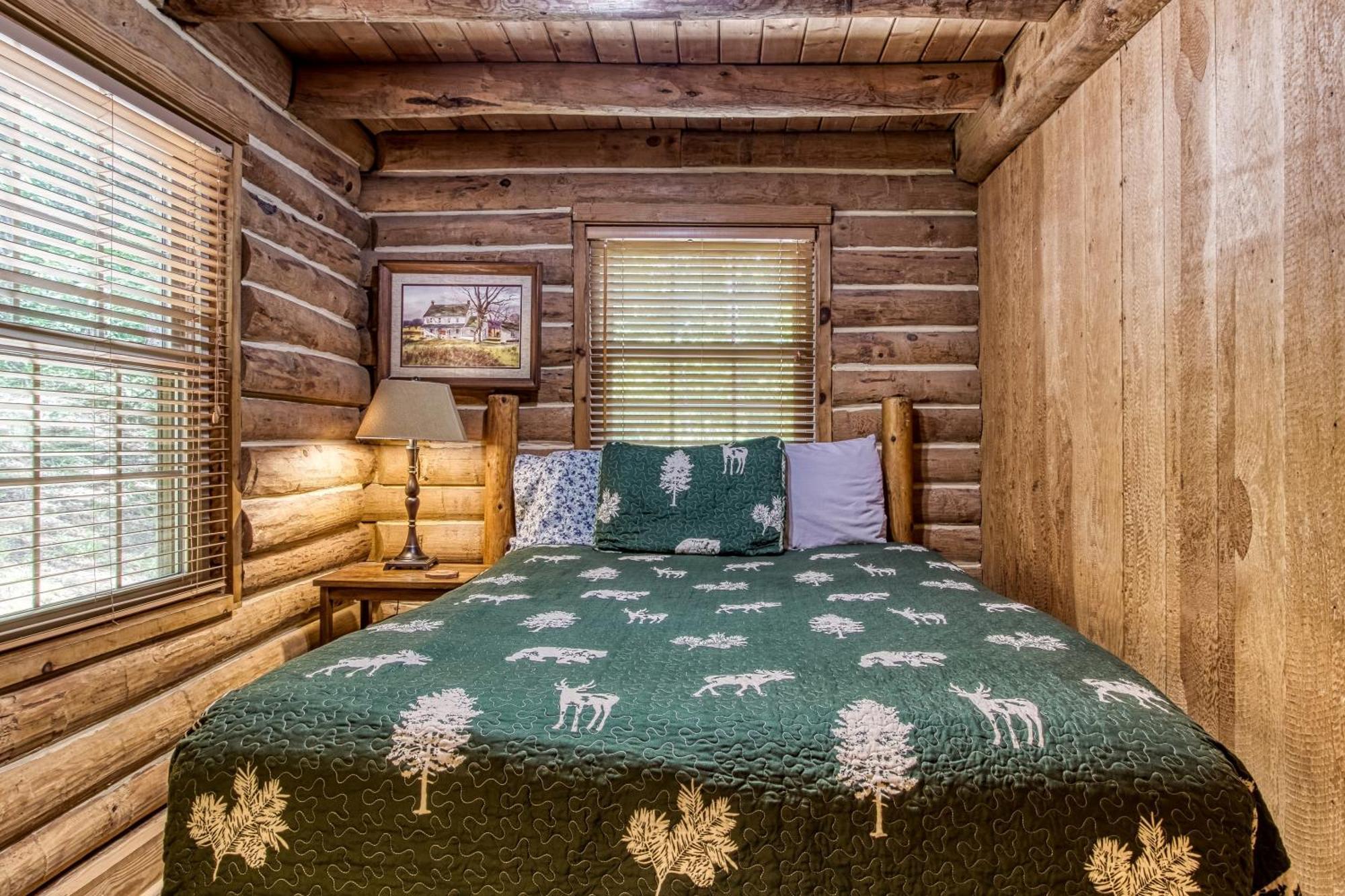 Very Private, Real Log Cabin With Hot Tub! Sevierville Bagian luar foto