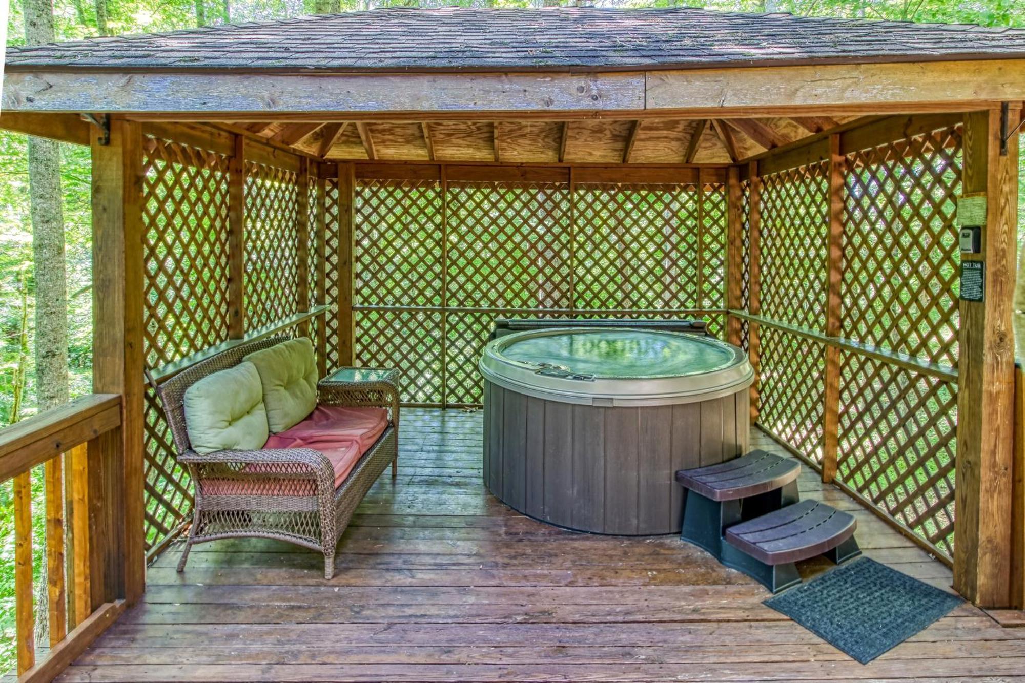 Very Private, Real Log Cabin With Hot Tub! Sevierville Bagian luar foto